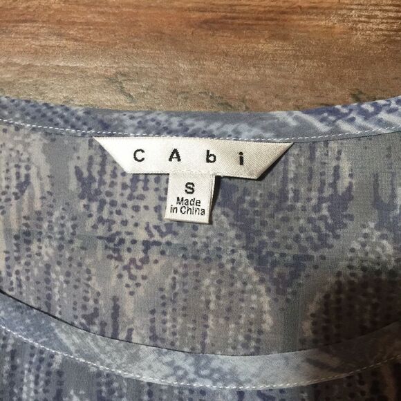 CAbi - Oversized Flowy Top (S) - Picture 2 of 4